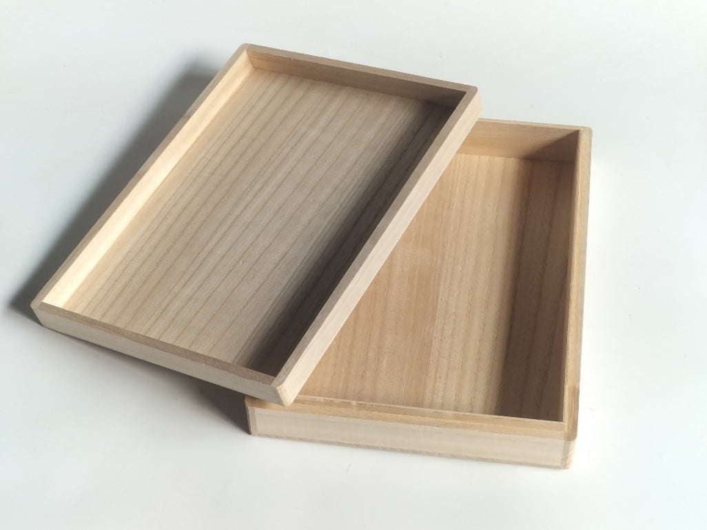 桐箱 B5浅口サイズ 蓋を開けた内部 内寸270×195×48mm